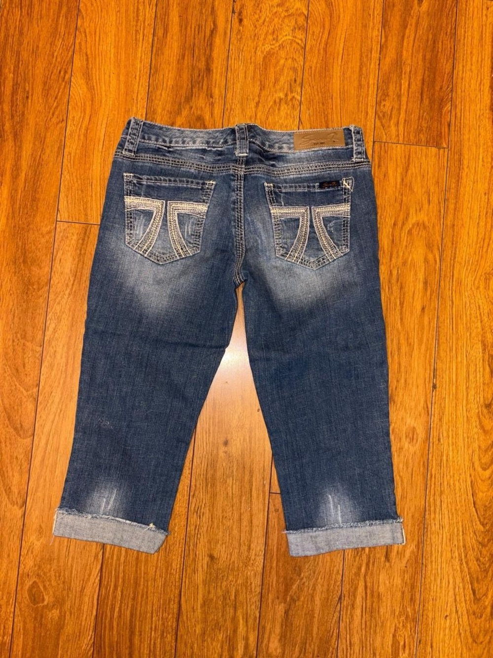 Y2K Capri Jeans with embroidered design on pockets